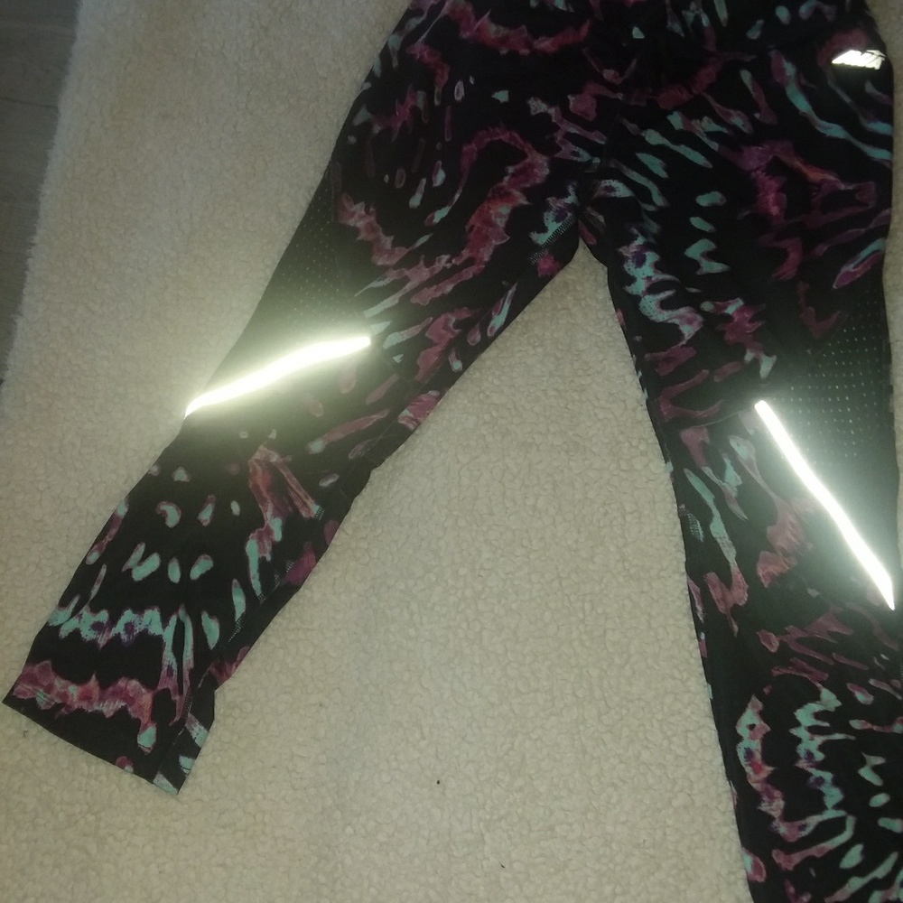 Avia capri splashy workout pants M 8-10